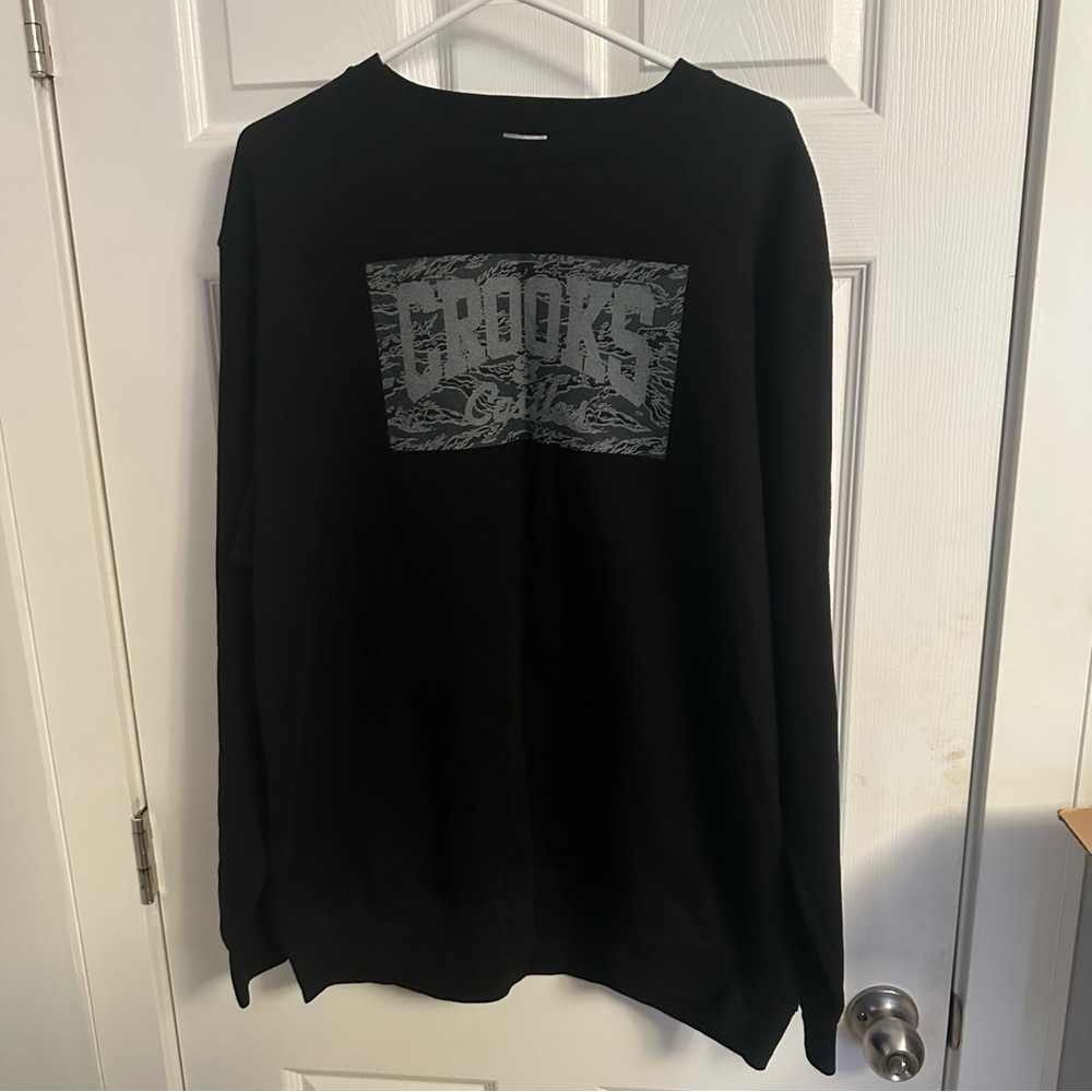 XL Black and Grey Crooks & Castles Crewneck Sweater